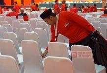 Giat ‘Operasi Semut’ Komunitas Juang Jateng Sisir Setiap Sudut Ruang Sidang di Rakernas V Komunitas Juang Kembali Lancarkan Operasi Semut pada Rakernas V PDI Perjuangan