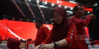 Hitungan Menit, Komunitas Juang Jateng Sapu Bersih Sampah di Rakernas V PDI Perjuangan Hitungan Menit, Komunitas Juang Jateng Sapu Bersih Sampah di Rakernas V PDI Perjuangan