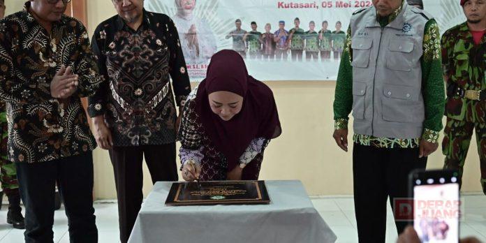 Bupati-Tiwi-Ikuti-Pelatihan-Kader-PCM-Kutasari-Diharapkan-Jadi-Penggerak-Dakwah-Berkelanjutan