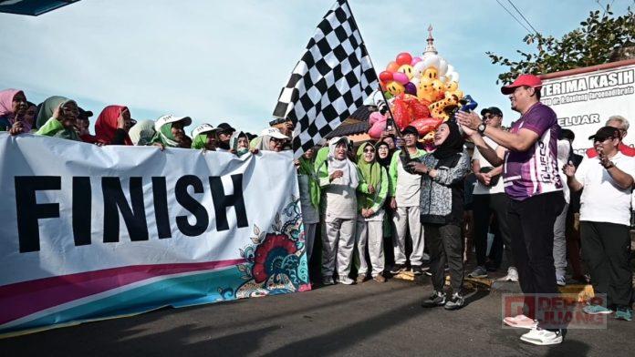 Bupati Tiwi Lepas Jalan Sehat HUT ke-38 RSUD Goeteng Taroenadibrata