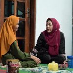 Bupati Tiwi Santuni 2 Keluarga Korban Kebakaran di Karangjambe