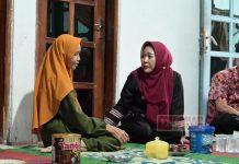 Bupati Tiwi Santuni 2 Keluarga Korban Kebakaran di Karangjambe