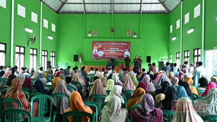 Bupati Tiwi Realisasikan Bantuan Pembangunan Balai Desa Panunggalan