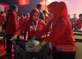 Korps Komunitas Juang Laksanakan Giat Kebersihan di Rakernas V PDI Perjuangan