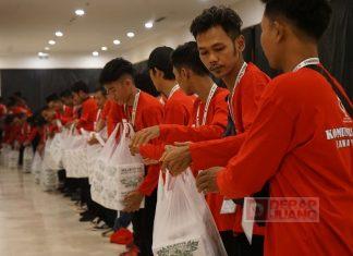 Terapkan Nilai Gotong Royong, Korps Komunitas Juang Giat Distribusikan Konsumsi Terapkan Nilai Gotong Royong, Korps Komunitas Juang Giat Distribusikan Konsumsi