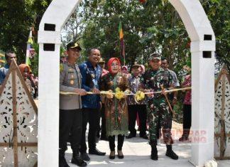 Bupati Sri Sumarni Hadiri Penutupan Karya Bakti Mandiri TNI Tahap VI TA 2024