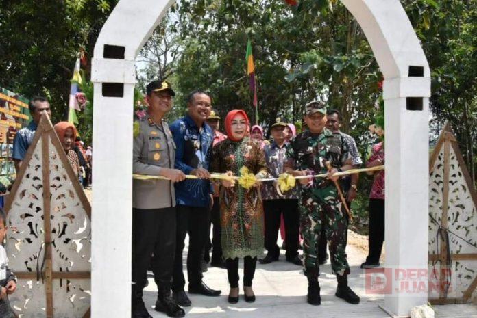 Penutupan hasil Karya Bakti Mandiri di Desa Jatiharjo