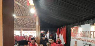 DPC PDI Perjuangan Grobogan Terima Formulir Pendaftaran Setyo Hadi Sebagai Cabup-Cawabup