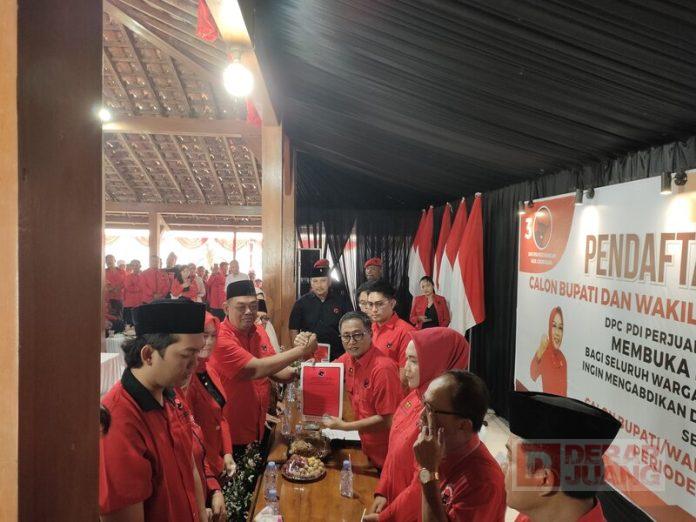 Pengembalian formulir pendaftaran Calon Bupati Grobogan