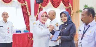 Bupati Sri Sumarni Serahkan SK Kenaikan Pangkat PNS