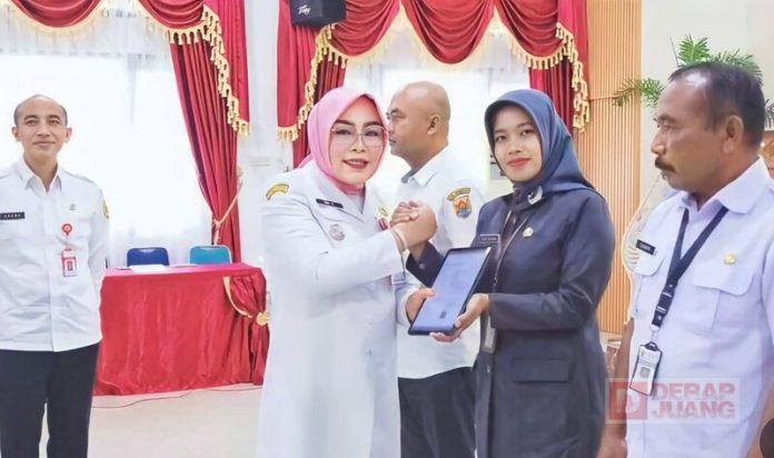 Penyerahan SK kenaikan pangkat PNS Kabupaten Grobogan