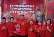 Mas Bowo Kembalikan Formulir Pendaftaran Bacabup Sragen, Disambuat Ratusan Kader dan Relawan