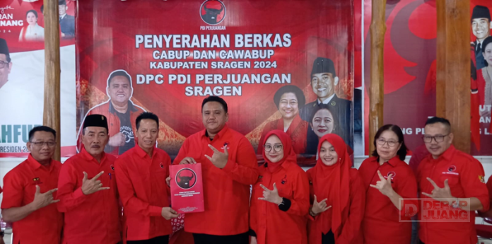 Mas Bowo  Kembalikan Formulir Pendaftaran Bacabup Sragen, Disambuat Ratusan Kader Dan Relawan