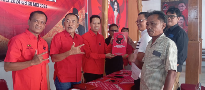 Melalui Utusanya Mas Bowo Ambil Formulir Pendaftaran Calon Bupati Sragen