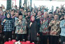 Peringati Hari Buruh, Bupati Tiwi Serahkan Tiket Wisata Gratis kepada Ratusan Ribu Karyawan Pabrik