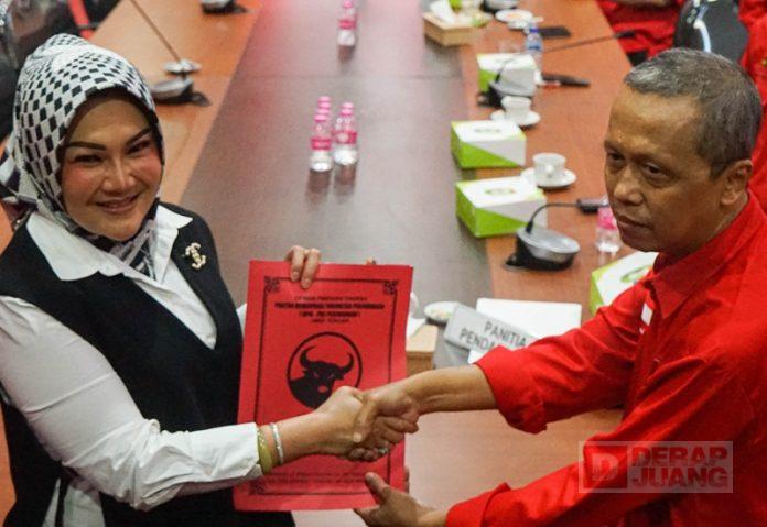Tegaskan Peran Perempuan, Bupati Klaten Optimis Ambil Formulir Cawagub Jateng