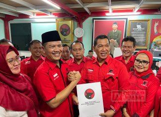 Ratusan Kader Antar Her Suprabu Mendaftar Sebagai Bakal Calon Wali Kota Surakarta Ratusan Kader Antar Her Suprabu Mendaftar Sebagai Bakal Calon Wali Kota Surakarta