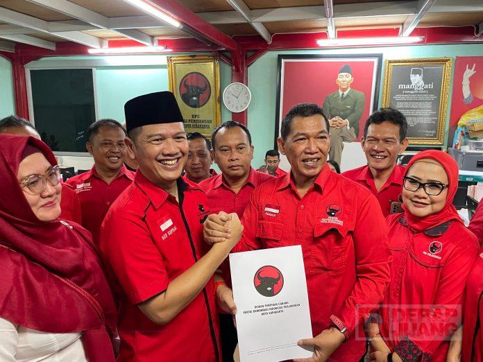 Ratusan Kader PDI Perjuangan Antar Her Suprabu, Mendaftar Sebagai Bakal Calon Wali Kota Surakarta Ratusan Kader Antar Her Suprabu Mendaftar Sebagai Bakal Calon Wali Kota Surakarta