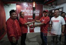 Tiba di DPC PDI Perjuangan Batang, Api Obor Perjuangan dari Mrapen Disambut Ahmad Ridwan