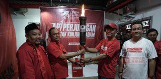 Tiba di DPC PDI Perjuangan Batang, Api Obor Perjuangan dari Mrapen Disambut Ahmad Ridwan