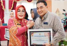 Bupati Sri Sumarni Serahkan Hadiah Lomba Lunas PBB Kabupaten Grobogan