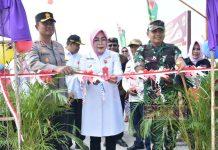 Bupati Sri Sumarni Resmikan Jalan Hasil KBM Desa Karangpaing