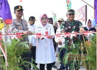 Bupati Sri Sumarni Resmikan Jalan Hasil KBM Desa Karangpaing