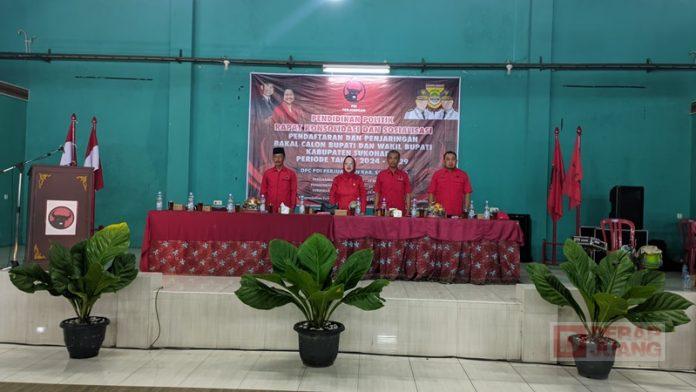 Road Show Bakal Calon Bupati Internal PDI Perjuangan Sukoharjo Foto : Bakal Calon Internal PDI Perjuangan dan DPC menghadiri Konsolidasi dan Sosialisasi di Mojolaban