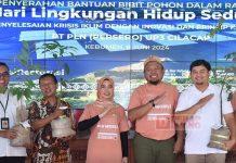 Ristawati Hadiri Penyerahan Bantuan Bibit Pohon Ristawati Purwaningsih