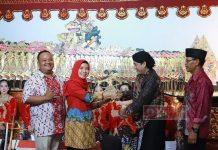Ristawati Hadiri Pagelaran Wayang Kulit di Desa Giyanti Ristawati Purwaningsih