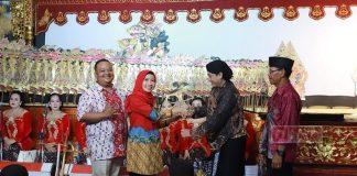 Ristawati Hadiri Pagelaran Wayang Kulit di Desa Giyanti Ristawati Purwaningsih