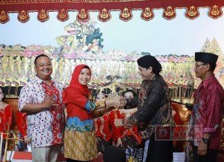 Ristawati Hadiri Pagelaran Wayang Kulit di Desa Giyanti Ristawati Purwaningsih