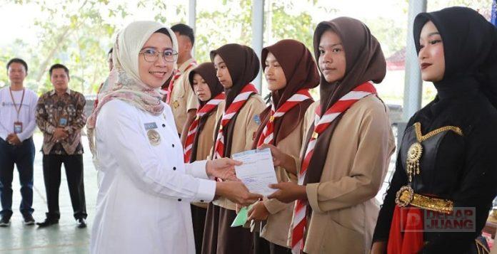 Ristawati Hadiri Litersasi Keuangan Di SMK N Karanggayam Ristawati