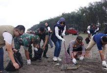 Ristawati Hadiri Kerja Bakti di Pantai Pandan Kuning Ristawati