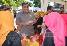 Sambangi Stand IKM Disnakerin, Taufik Borong Dagangan Taufik Nurhidayat