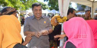 Sambangi Stand IKM Disnakerin, Taufik Borong Dagangan Taufik Nurhidayat