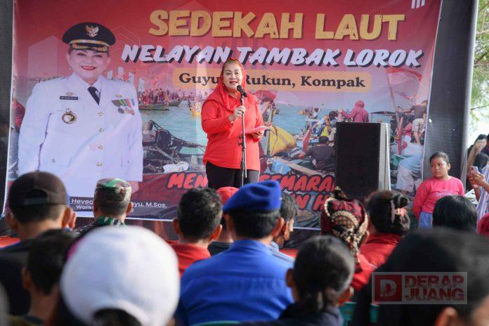 Mbak Ita dan Warga Antusias Ikuti Sedekah Laut Larung Sesaji di Tambaklorok