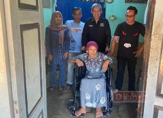 Peduli Masyarakat, Wakil Ketua DPRD Junarso Berikan Bantuan Kursi Roda