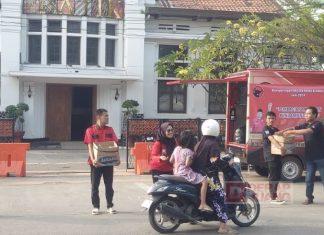 Peringati Bulan Bung Karno, DPC Kota Pekalongan Bagikan Makanan Pendamping Beras