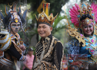 Gelar Solo Batik Carnival (SBC), Teguh Prakosa Tekankan Kreativitas untuk Kelestarian Budaya Solo Batik Carnival