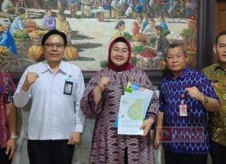 Strategi Apik Bupati Yuni Pipimpin Sragen Tekan Angka Kemiskinan Hingga 0,46% Strategi Apik Bupati Yuni Pipimpin Sragen Tekan Angka Kemiskinan Hingga 0,46%