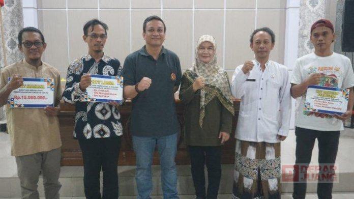 Wali Kota Aaf Serahkan Bantuan Keberlangsungan Kelompok Tani dan Ternak wali kota