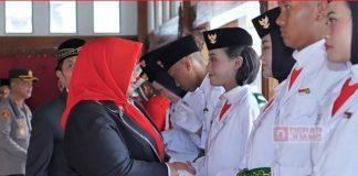 Bupati Yuni Kukuhkan 74 Anggota Paskibra Bupati Yuni Kukuhkan 74 Anggota Paskibra