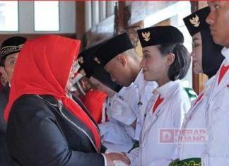 Bupati Yuni Kukuhkan 74 Anggota Paskibra Bupati Yuni Kukuhkan 74 Anggota Paskibra