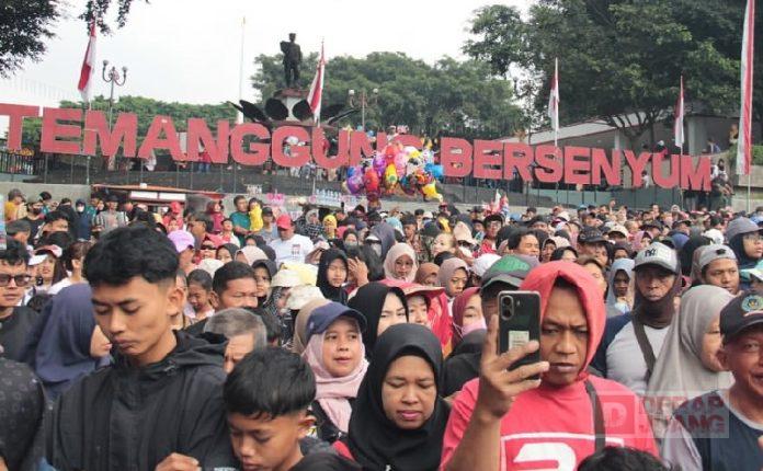 Warga Temanggung Tumplek-blek Meriahkan Jalan Sehat (3) Temanggung