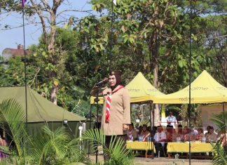 Tri Yuli Setyowati Pimpin Upacara Peringatan Hari Pramuka ke-63