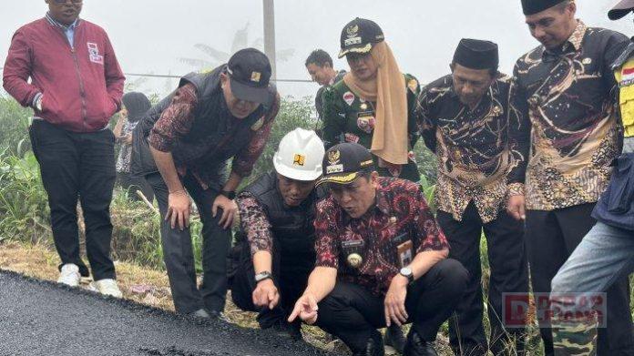 Pemkab Wonosobo Terus Kebut Pembangunan dan Perbaikan Jalan Rusak Pemkab Wonosobo Terus Kebut Pembangunan dan Perbaikan Jalan Rusak