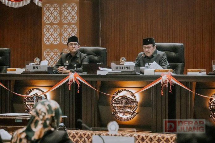 dr. Budhi Bersama Pj Bupati Setujui Empat Raperda
