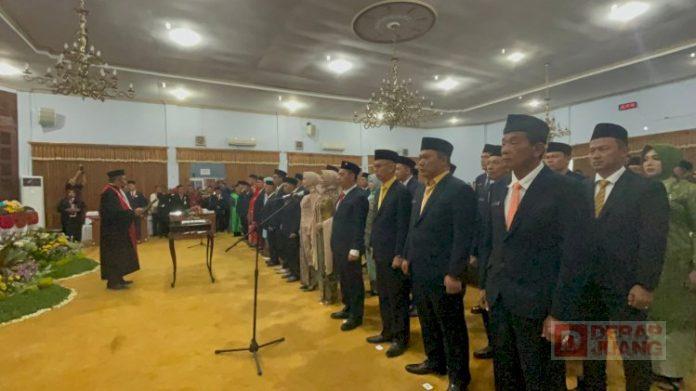 Empat Puluh Lima Anggota DPRD Kabupaten Batang Telah Dilantik Empat Puluh Lima Anggota DPRD Kabupaten Batang Telah Dilantik