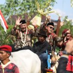 Pasangan Rober-Ade Resmi Mendaftarkan Diri ke KPUD Karanganyar